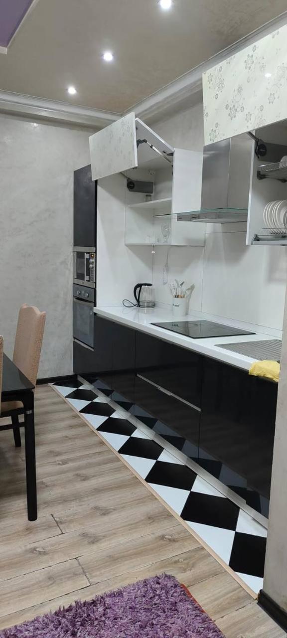 Nurly Tau 2Room Apartments アルマトイ エクステリア 写真