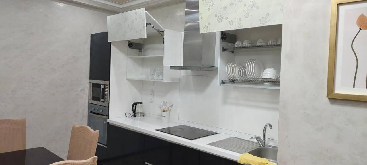 Nurly Tau 2Room Apartments アルマトイ エクステリア 写真